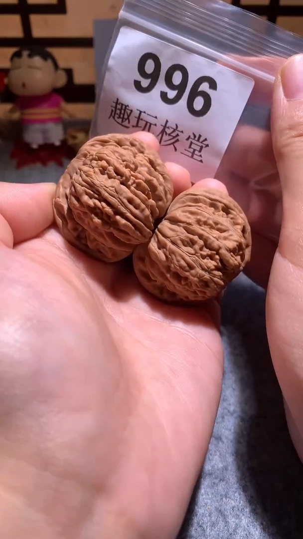 把件文玩核桃【趣玩核堂】996号，41左右汉高楼蹭尖