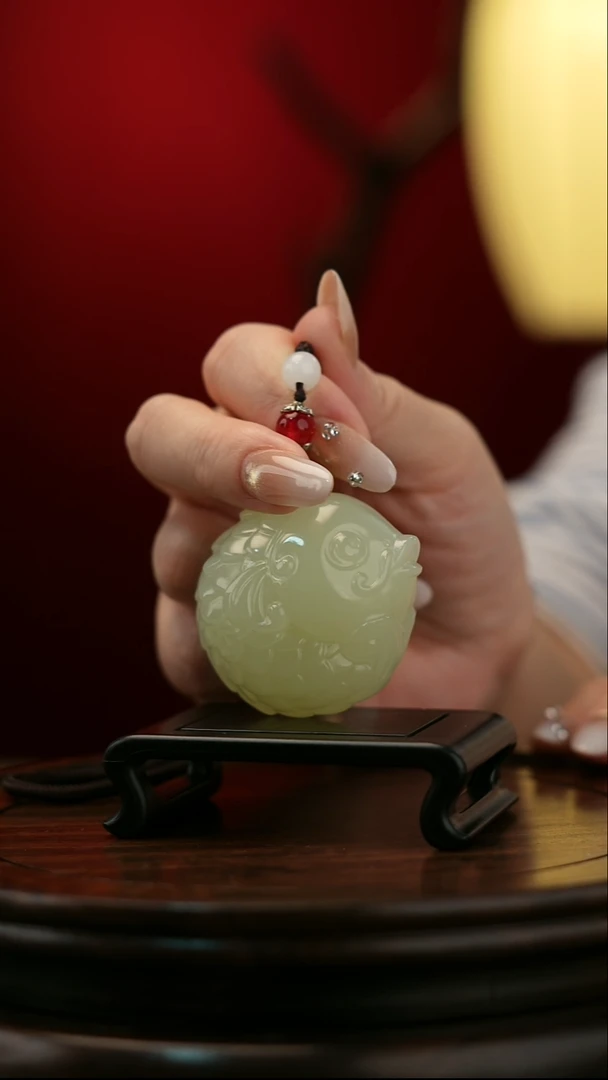 玉【年年有余】锦鲤天然玉石手把件
