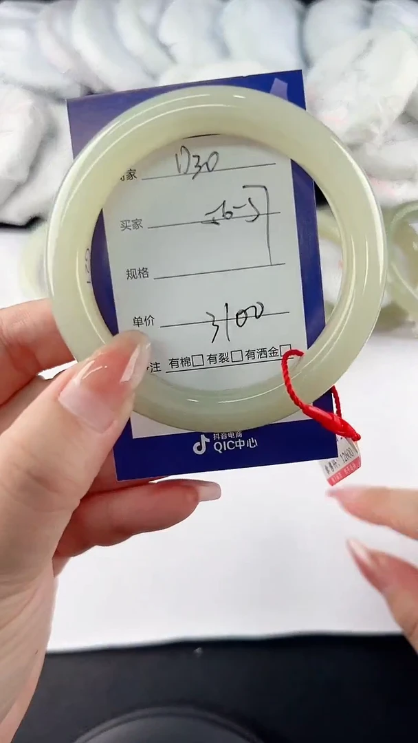 和田玉手镯未镶嵌微色差D30