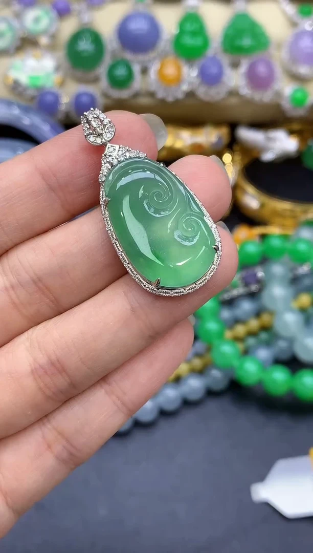 颈饰18K金镶嵌翡翠458-中国好珍宝