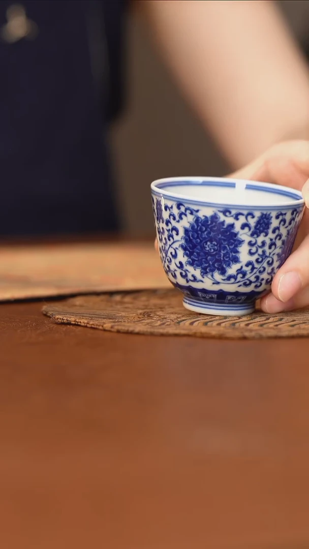 杯看山柴窑青花缠枝