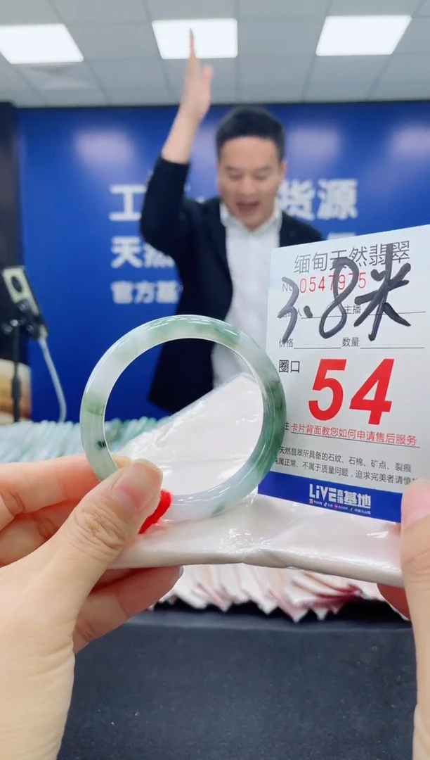 未镶嵌手镯翡翠天然翡翠手镯