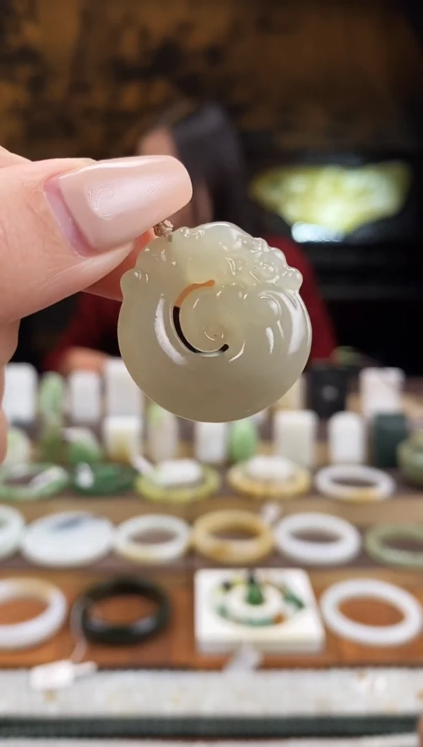 颈饰未镶嵌和田玉蜂蜜水 鱼化龙 （全品无包容）