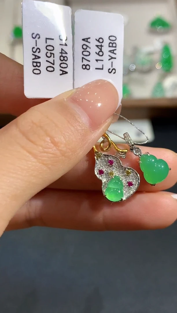 翡翠18K金镶嵌吊坠(不含链)L多样性发其一