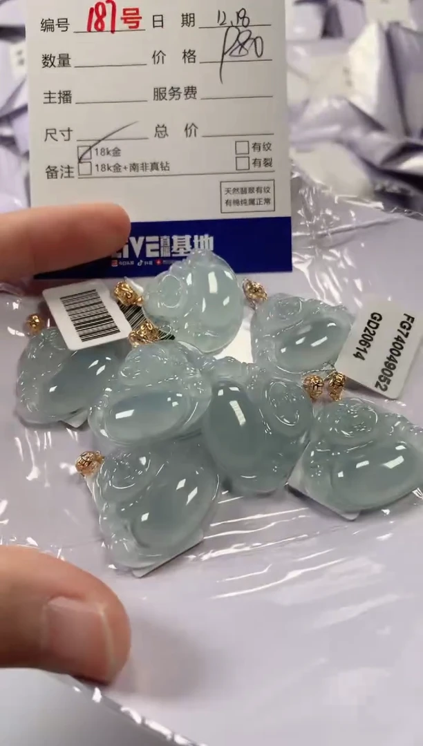 颈饰18K金镶嵌翡翠多样性发货，发一件