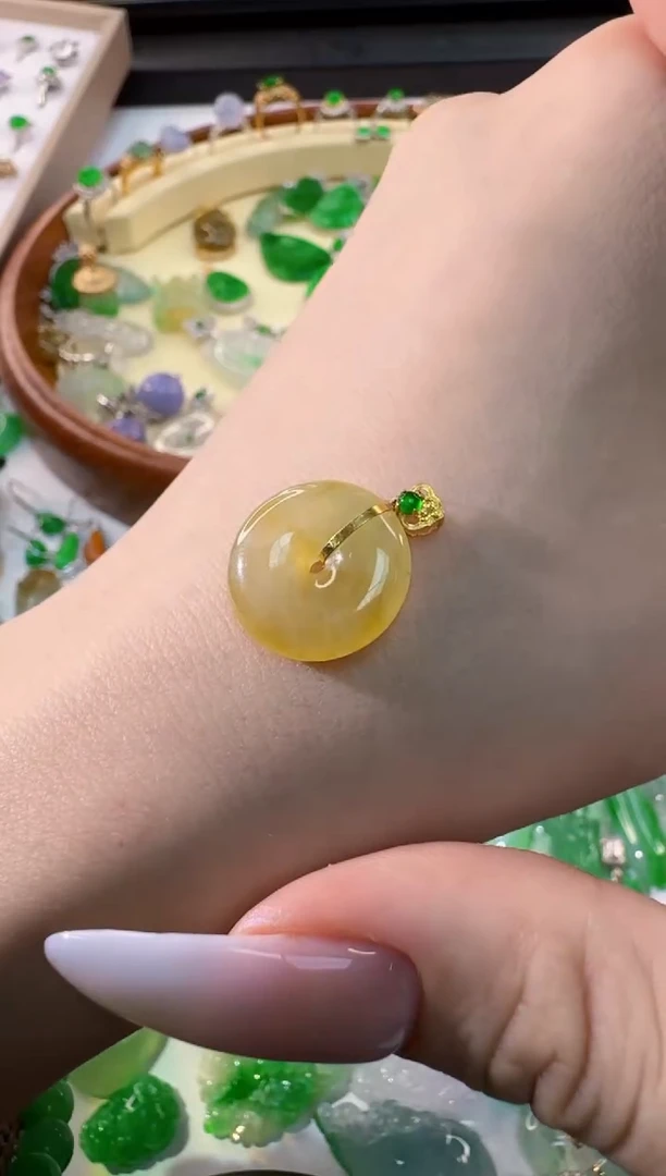 翡翠18K金镶嵌吊坠(不含链)缅甸A货翡翠