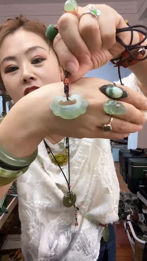 【闪购商品】岫玉吊坠未镶嵌多样性发货其中之一