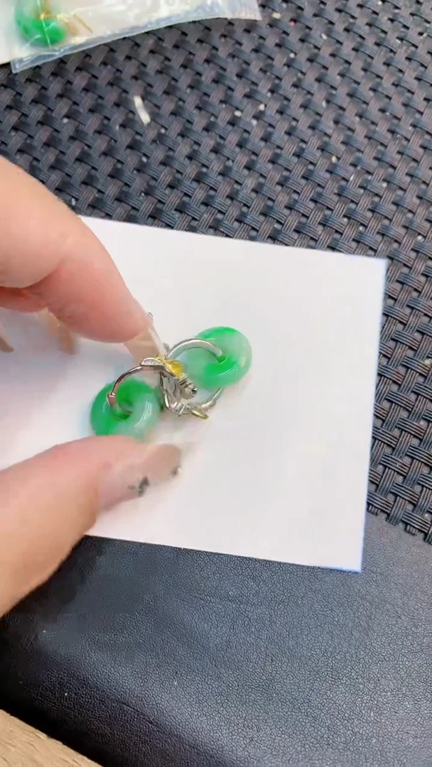 翡翠未镶嵌吊坠(不含链)1