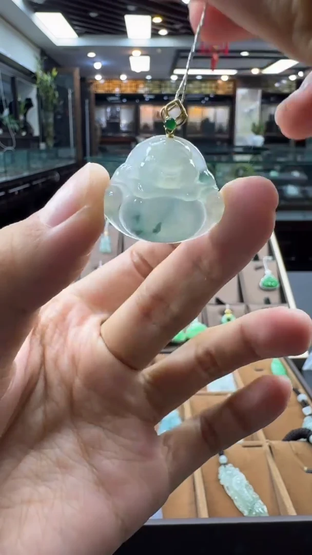 颈饰18K金镶嵌翡翠大*?佛公