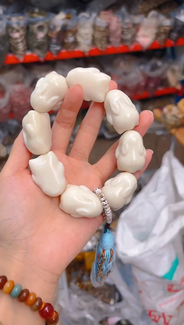吊坠菩提根/象牙果白色趴趴兔小手持