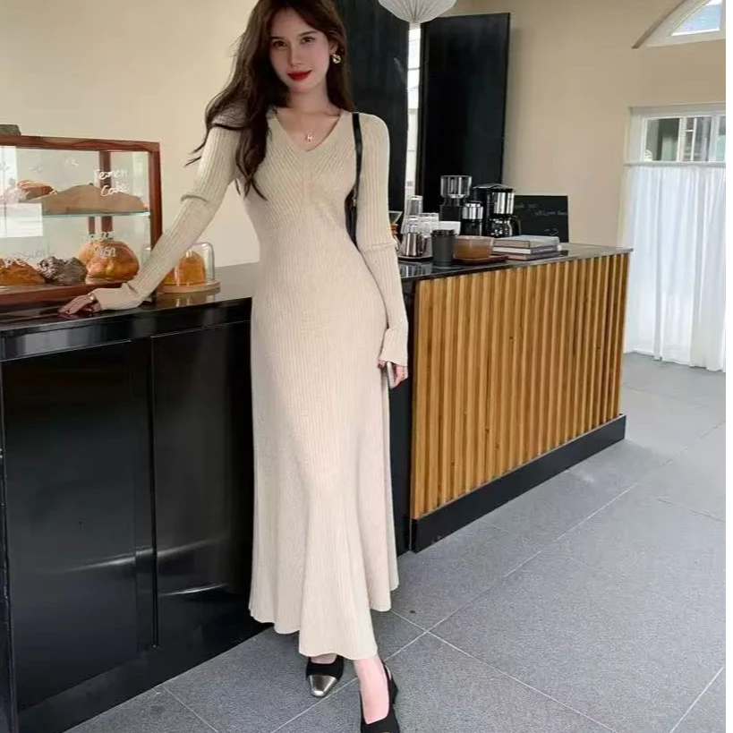 mulisha/穆丽莎气质V领针织连衣裙女秋冬配大衣修身显瘦内搭长裙