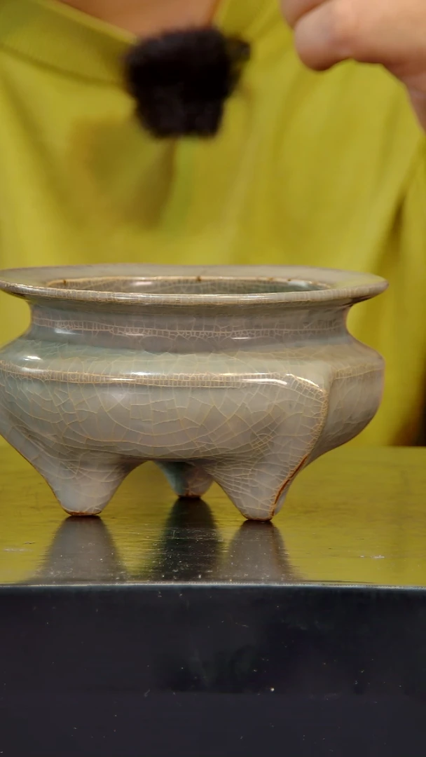 瓷片心***一陶瓷开片三足炉