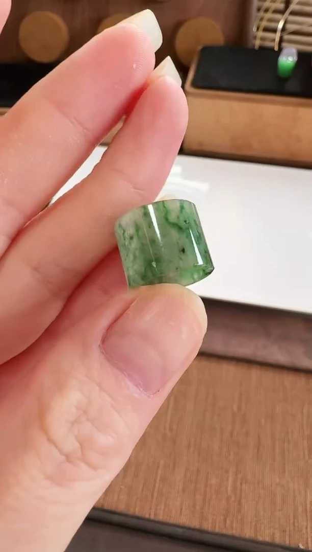 颈饰未镶嵌翡翠吊坠2