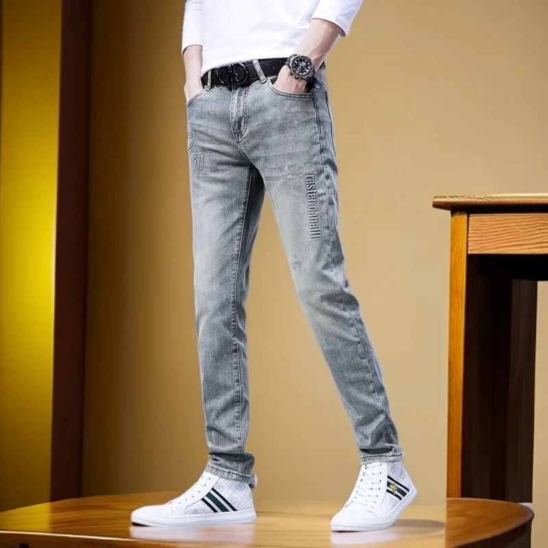 维斯克纳浅色牛仔裤男夏季新款字母简约百搭潮流韩版修身小脚裤