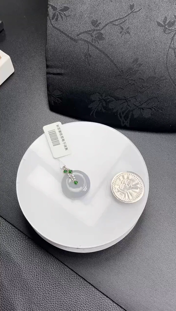 【闪购商品】翡翠颈饰18K金镶嵌平安扣