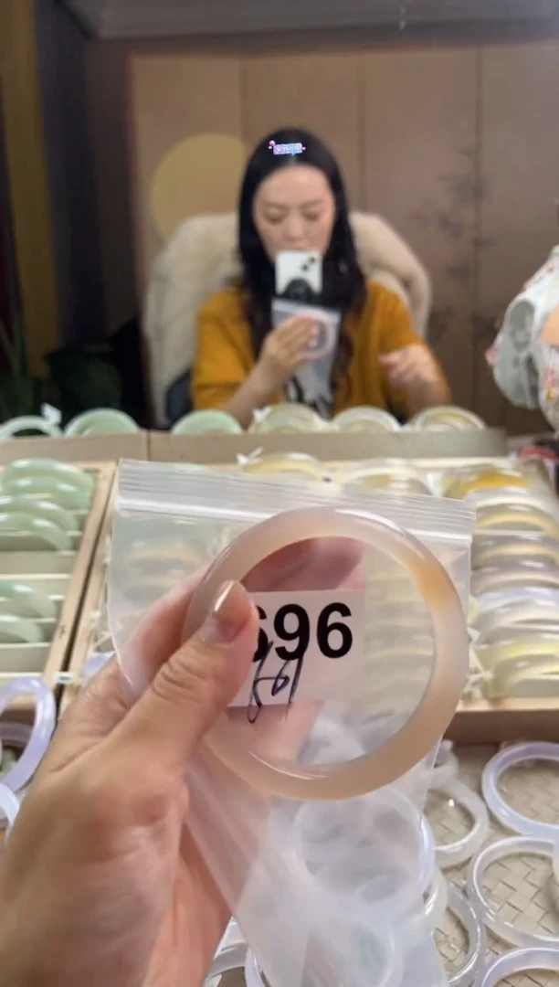 手镯玛瑙/玉髓未镶嵌696