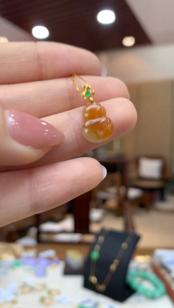 吊坠(不含链)18K金镶嵌翡翠葫芦