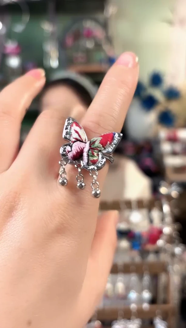 彩云南阁非遗老绣饰品505*