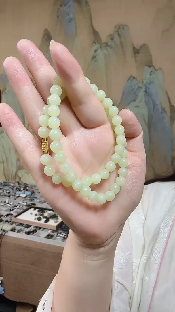 和田玉未镶嵌颈饰.