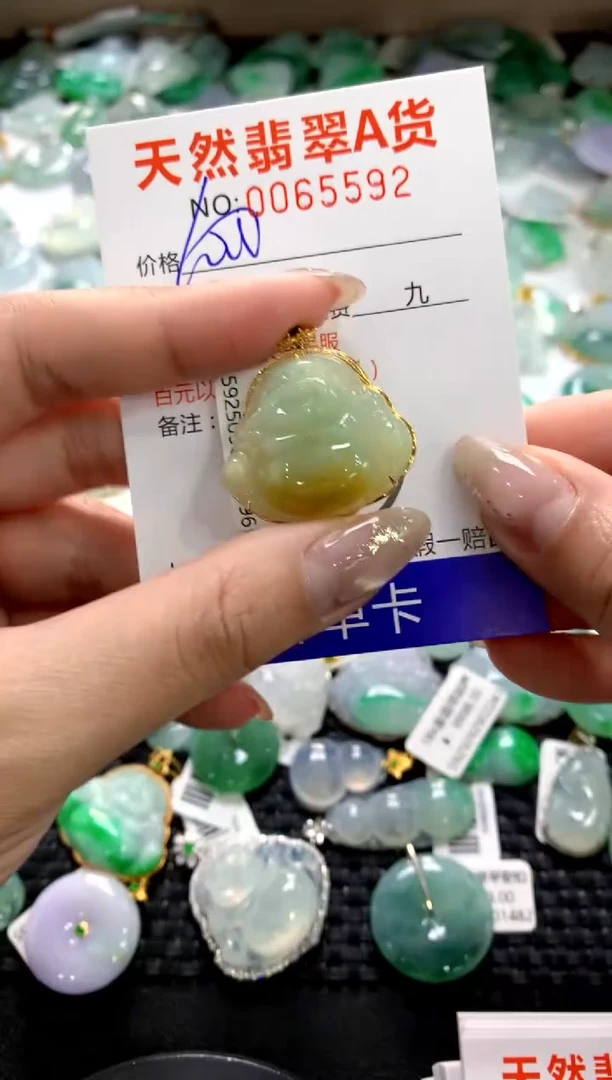 颈饰18K金镶嵌翡翠1111111111111111