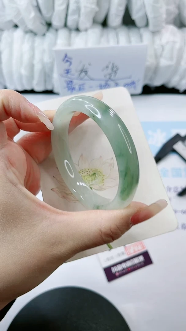 【闪购商品】石英质玉手镯未镶嵌多样性发货L269