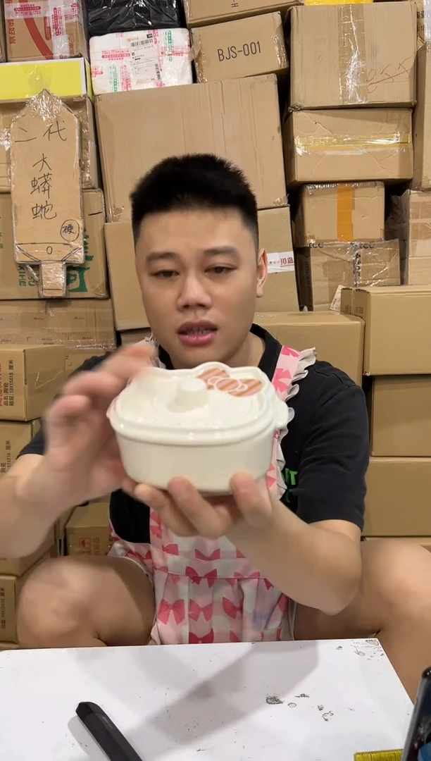 瓷片白色kt猫炖盅