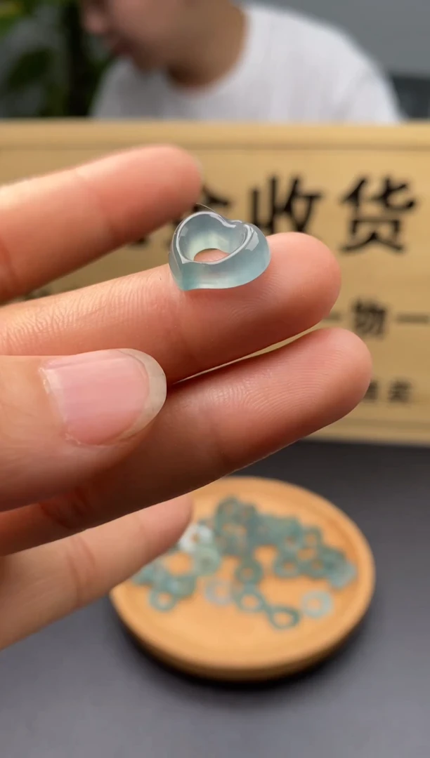 定制翡翠未镶嵌翡翠毛货多样性发货发其一