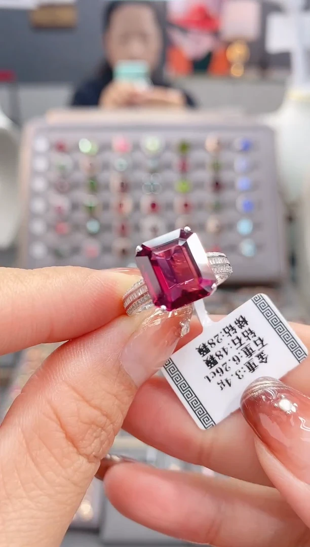 18K金镶嵌戒指碧玺6.36