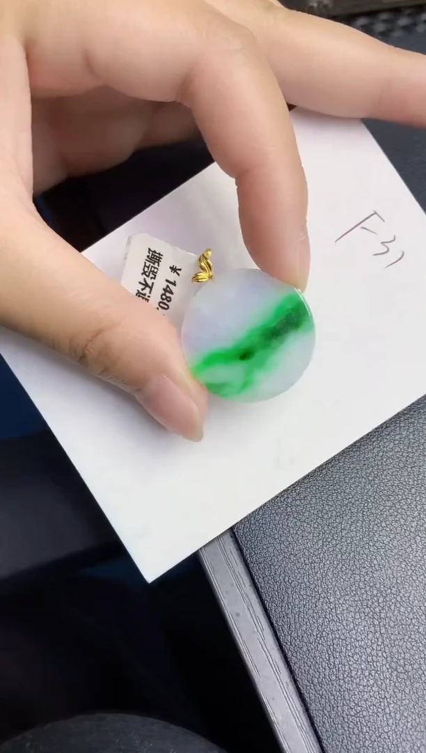 翡翠18K金镶嵌颈饰000000000