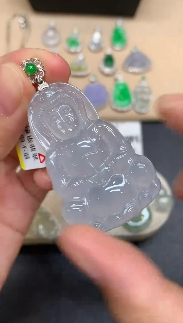 颈饰18K金镶嵌翡翠观音【无服务费
