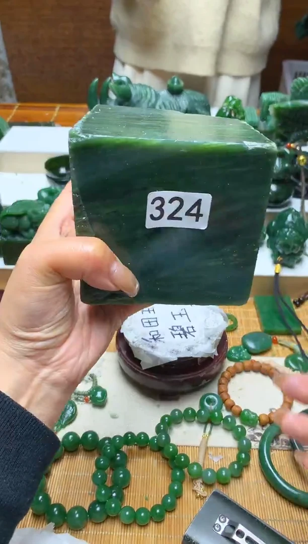 未镶嵌和田玉珠宝半成品4