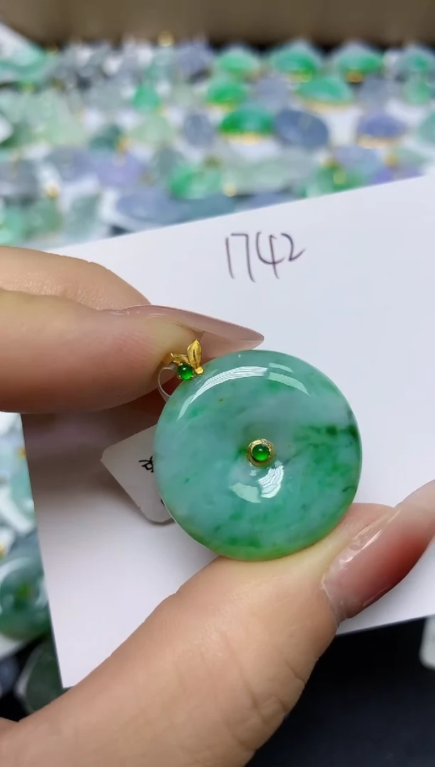 翡翠18K金镶嵌颈饰 天然缅甸翡翠A货