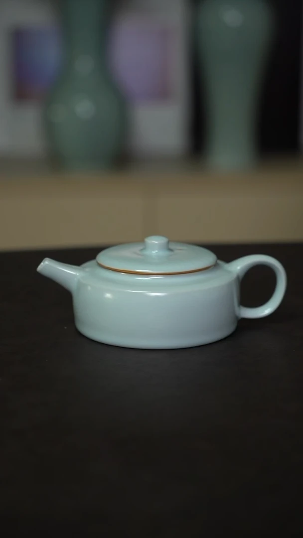 杯子瓷月白釉半月壶一级