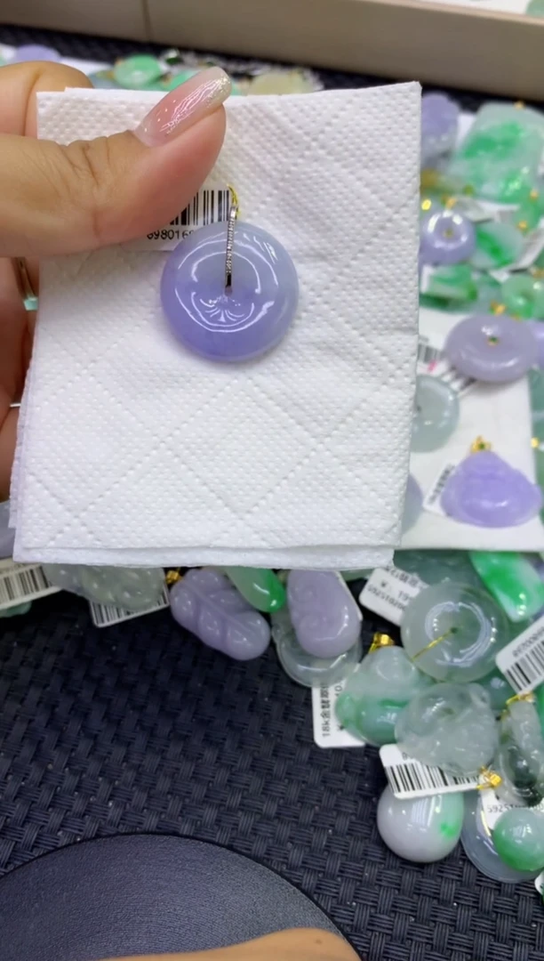 颈饰18K金镶嵌翡翠简*天然缅甸A货翡翠