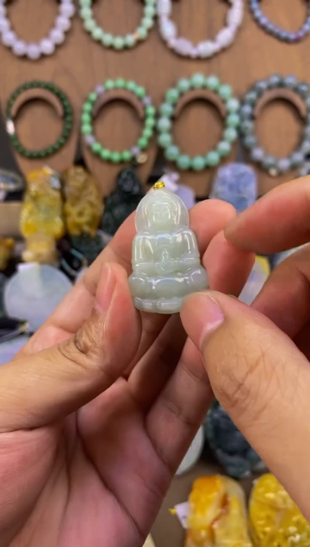 翡翠18K金镶嵌颈饰观音