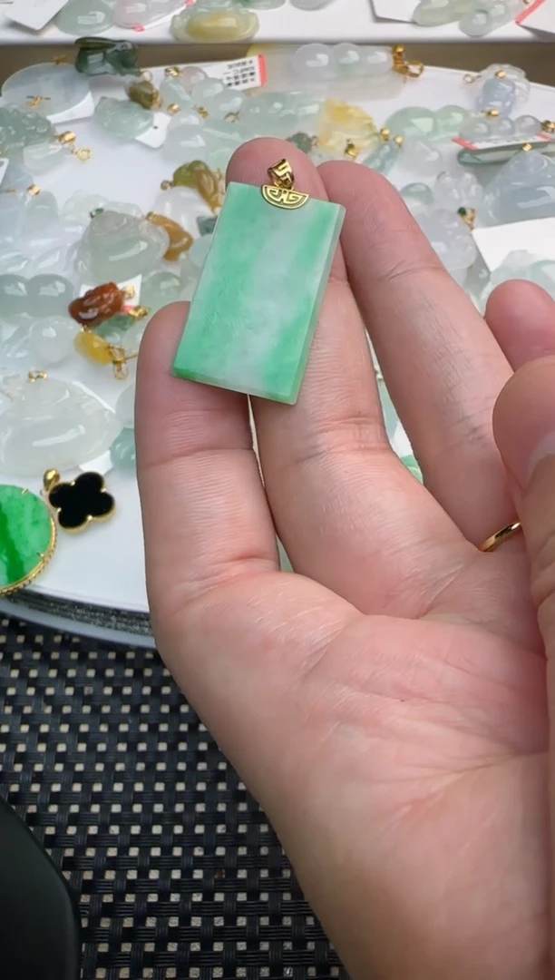 【闪购商品】翡翠吊坠(不含链)18K金镶嵌无事牌