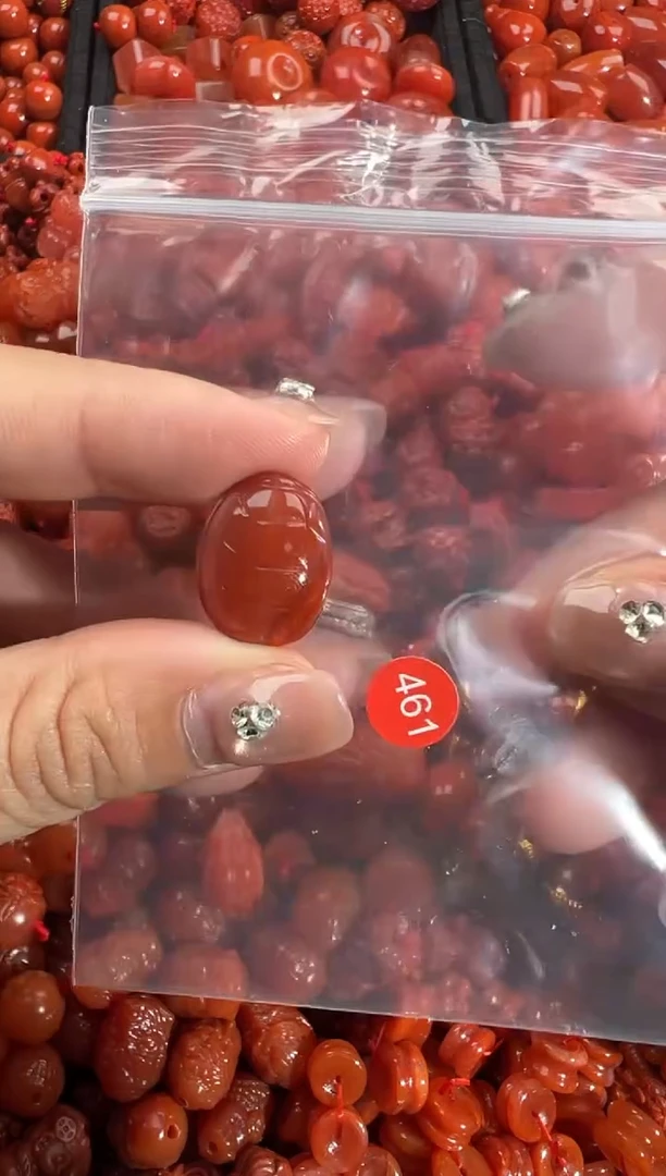 南红玛瑙未镶嵌颈饰1