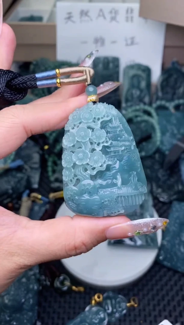 翡翠未镶嵌颈饰额