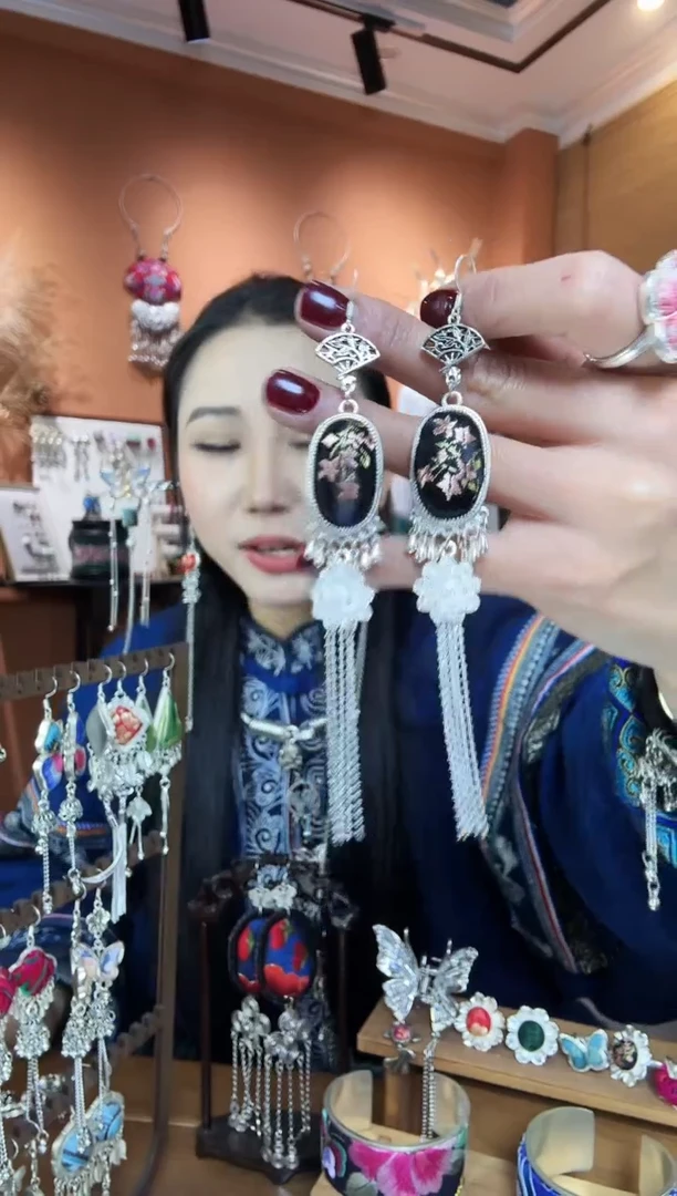 【闪购商品】刺绣纯手工民族风耳环