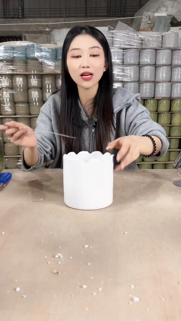 【闪购商品】陶瓷花口纯白色13x13