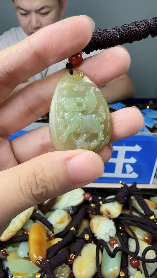 和田玉未镶嵌颈饰1