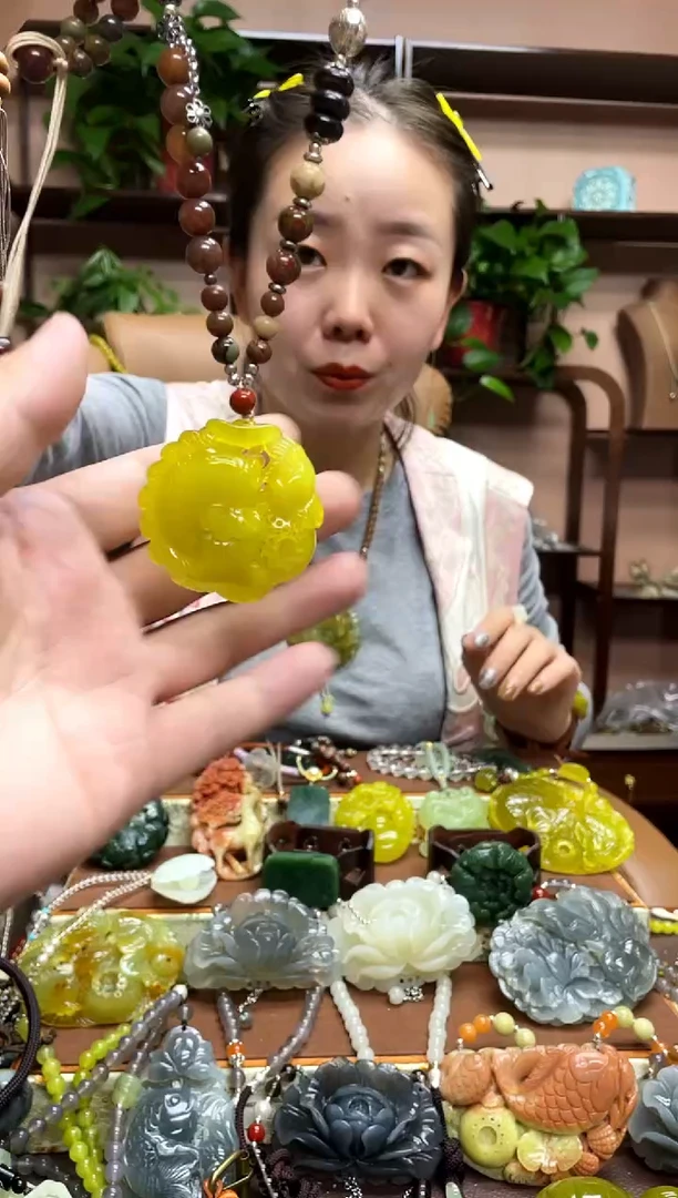 未镶嵌岫玉颈饰·