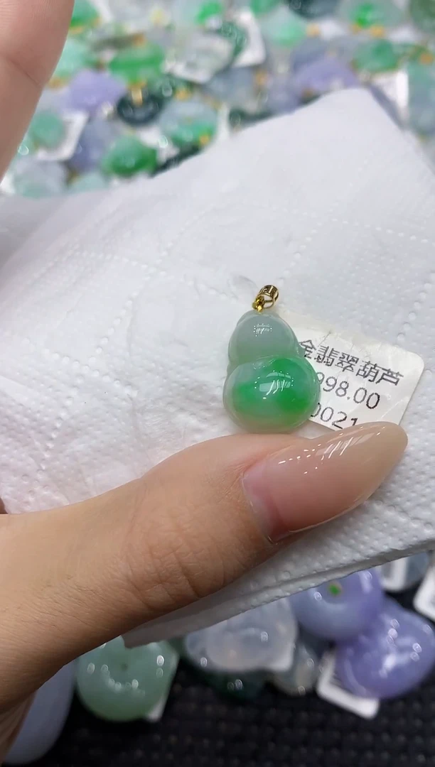 颈饰18K金镶嵌翡翠111111111111