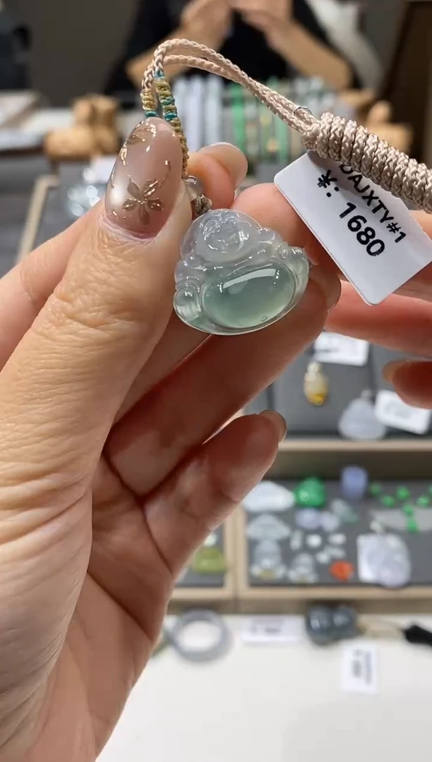 颈饰未镶嵌翡翠佛公