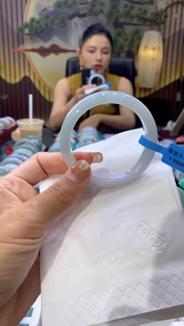 翡翠手镯未镶嵌多人05627