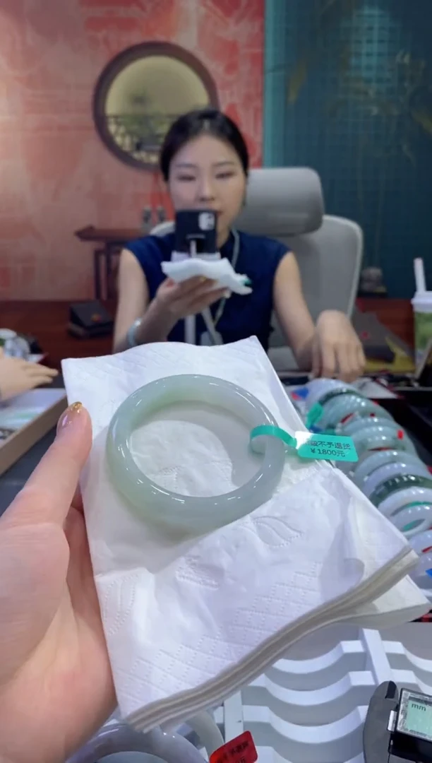 翡翠手镯未镶嵌多人07022