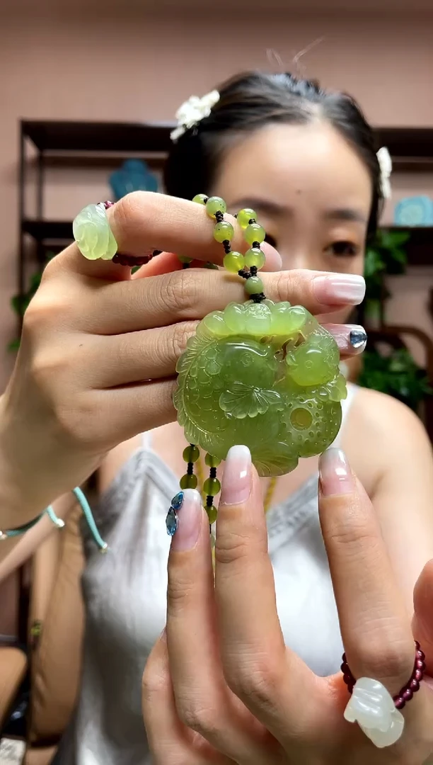 岫玉未镶嵌吊坠·