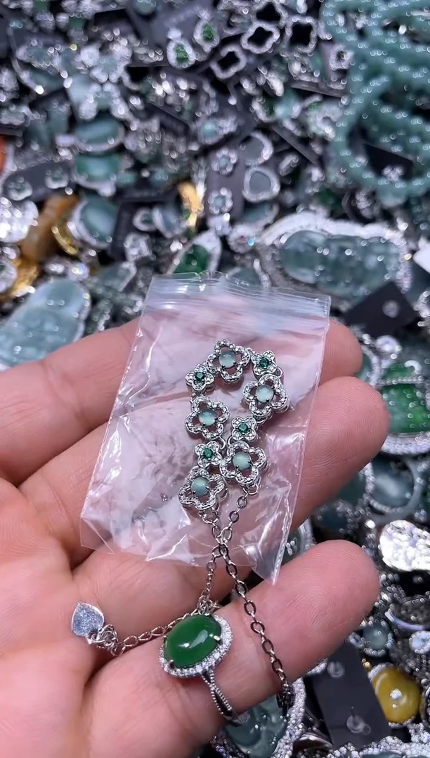 【闪购商品】翡翠颈饰未镶嵌S1000手链