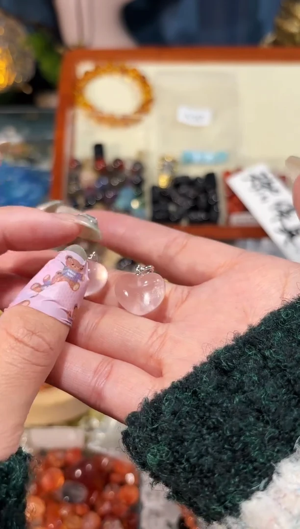 【闪购商品】水晶手串未镶嵌粉爱心扣子