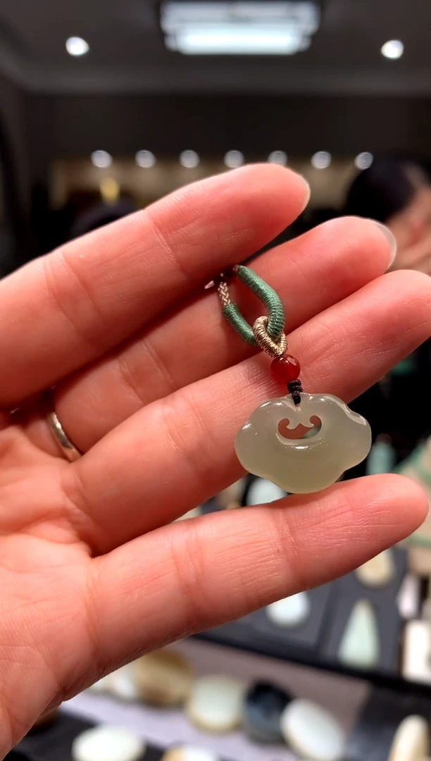 和田玉未镶嵌颈饰挂件